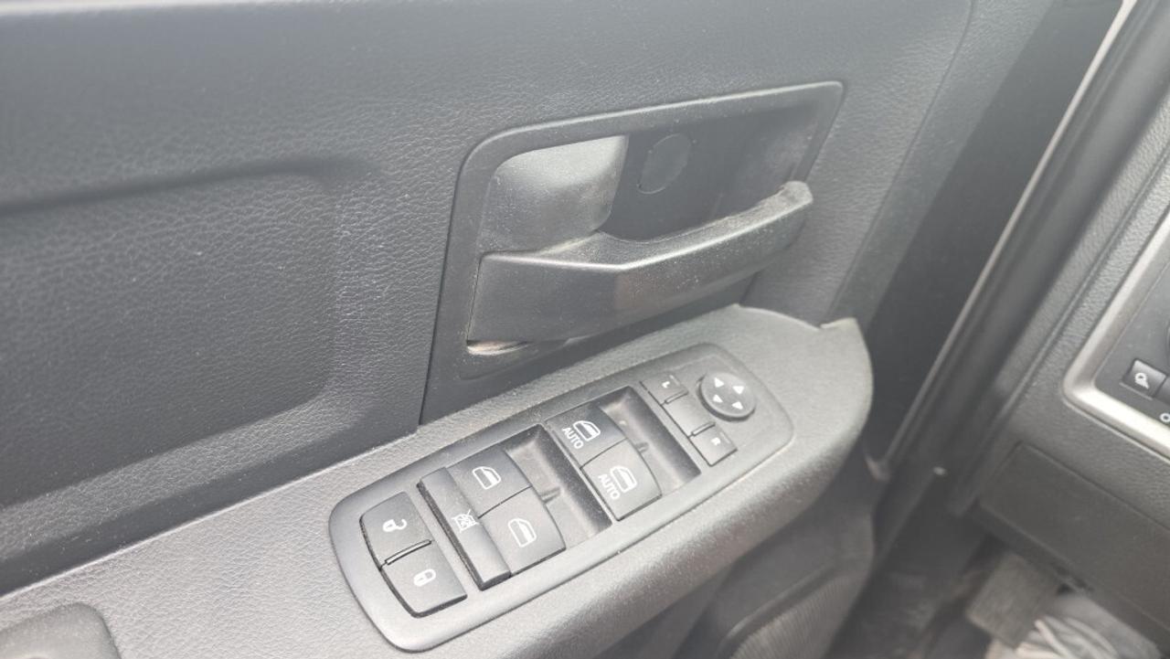 2016 RAM 1500 ST 4x4 - Quad Cab - 5.7L V8 Hemi Photo