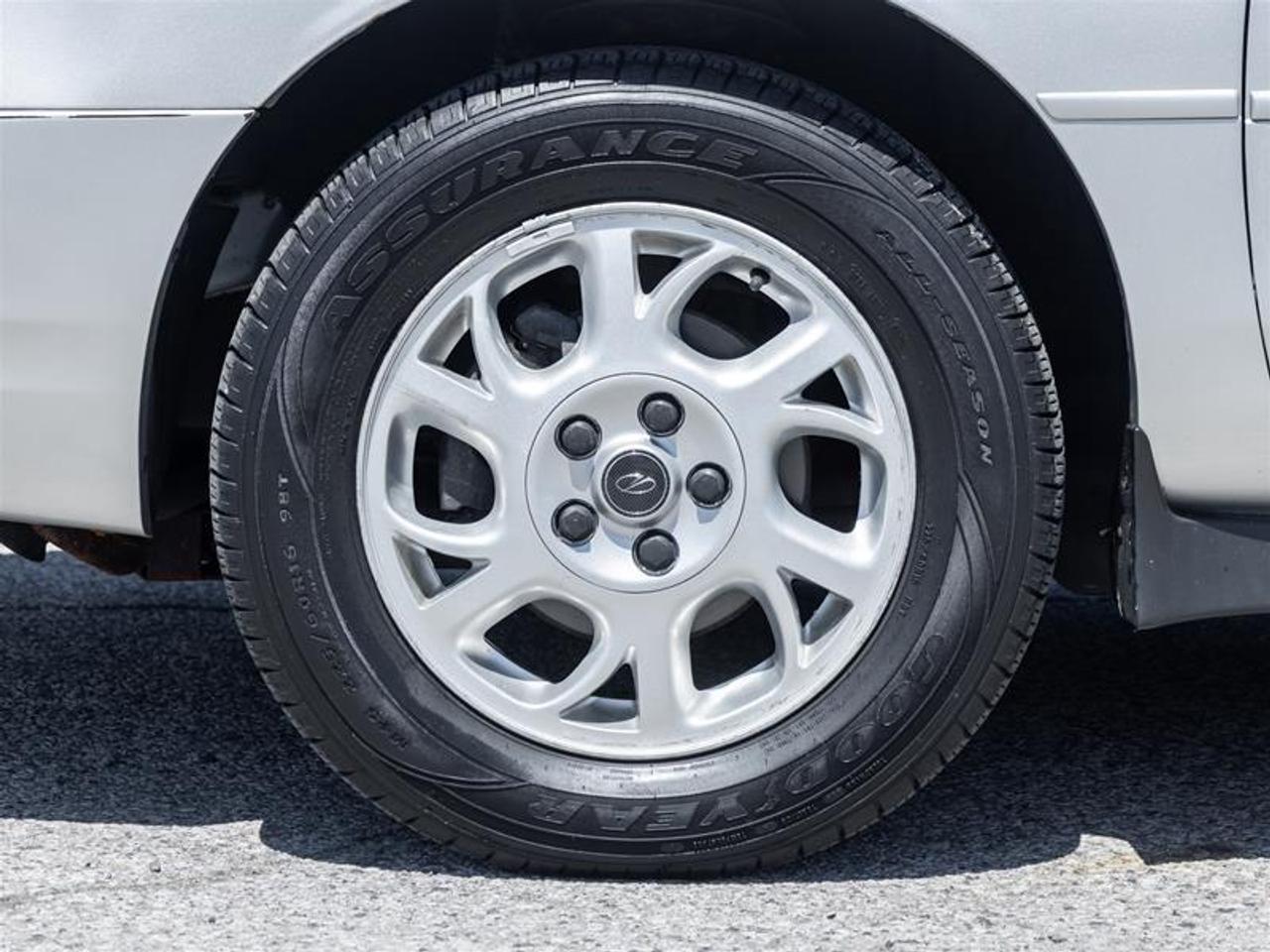 2002 Oldsmobile Intrigue GX 4dr Sedan Photo4