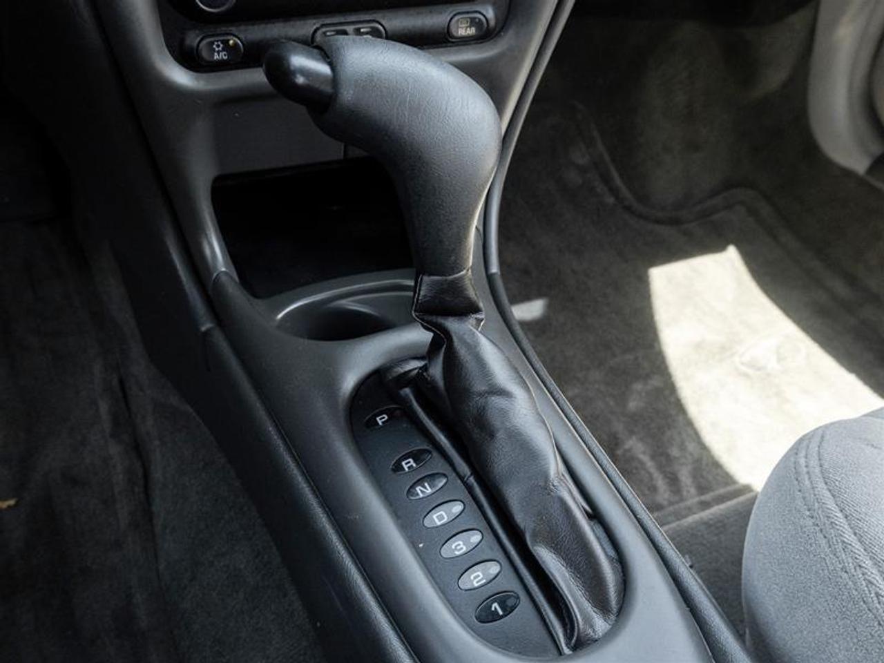 2002 Oldsmobile Intrigue GX 4dr Sedan Photo