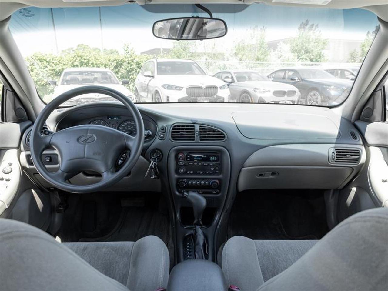 2002 Oldsmobile Intrigue GX 4dr Sedan Photo