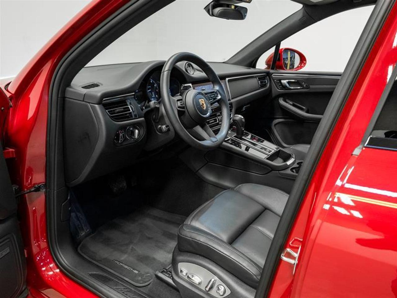 2025 Porsche Macan Base 4dr All-Wheel Drive Photo