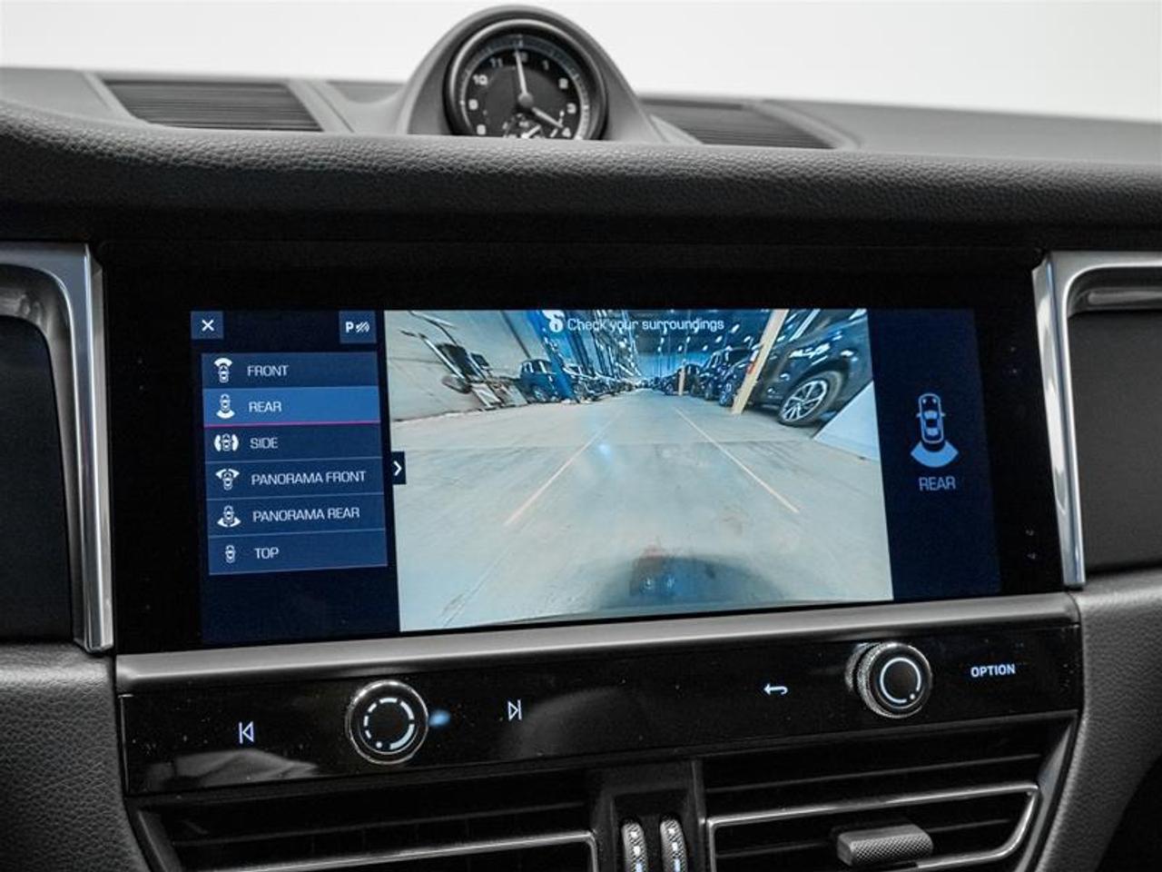 2025 Porsche Macan Base 4dr All-Wheel Drive Photo