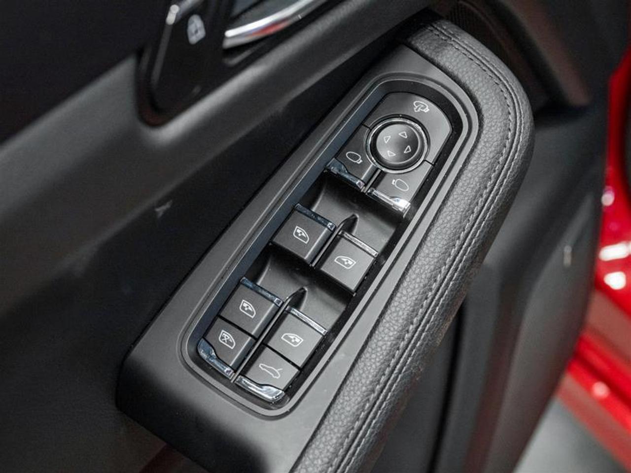 2025 Porsche Macan Base 4dr All-Wheel Drive Photo