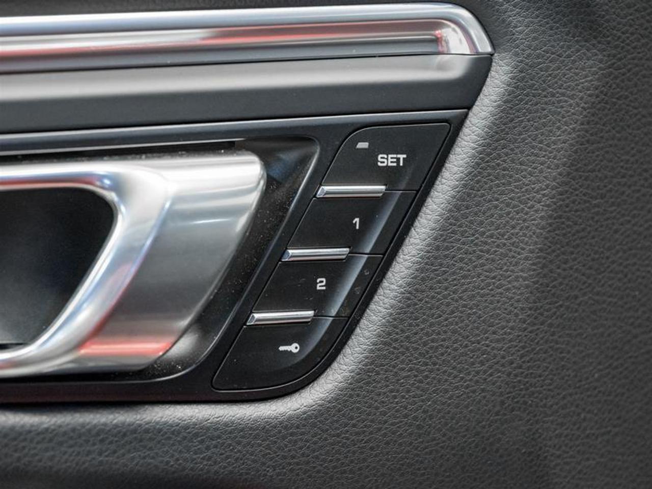 2025 Porsche Macan Base 4dr All-Wheel Drive Photo
