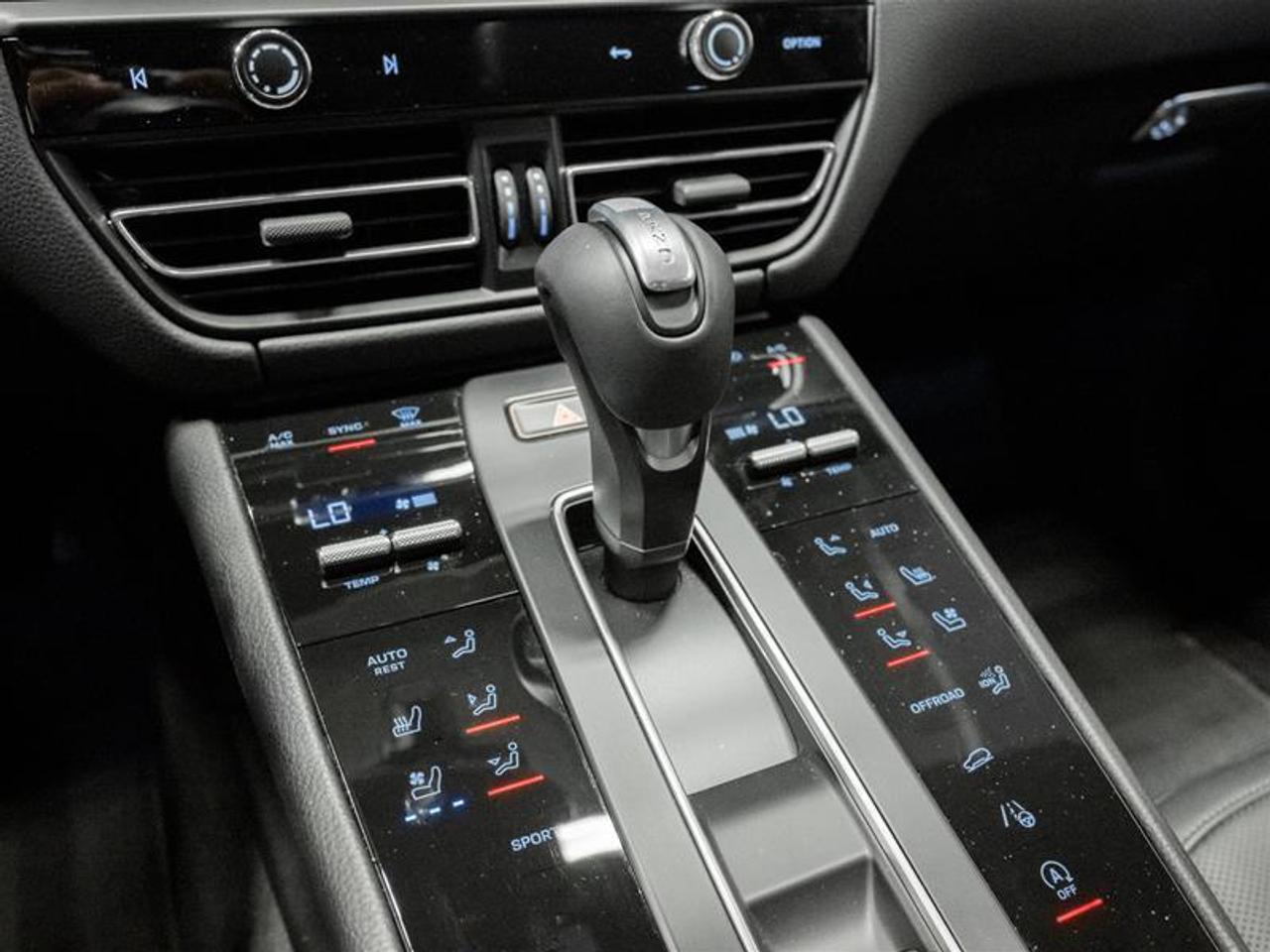 2025 Porsche Macan Base 4dr All-Wheel Drive Photo