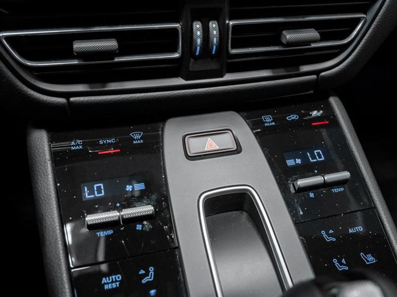 2025 Porsche Macan Base 4dr All-Wheel Drive Photo