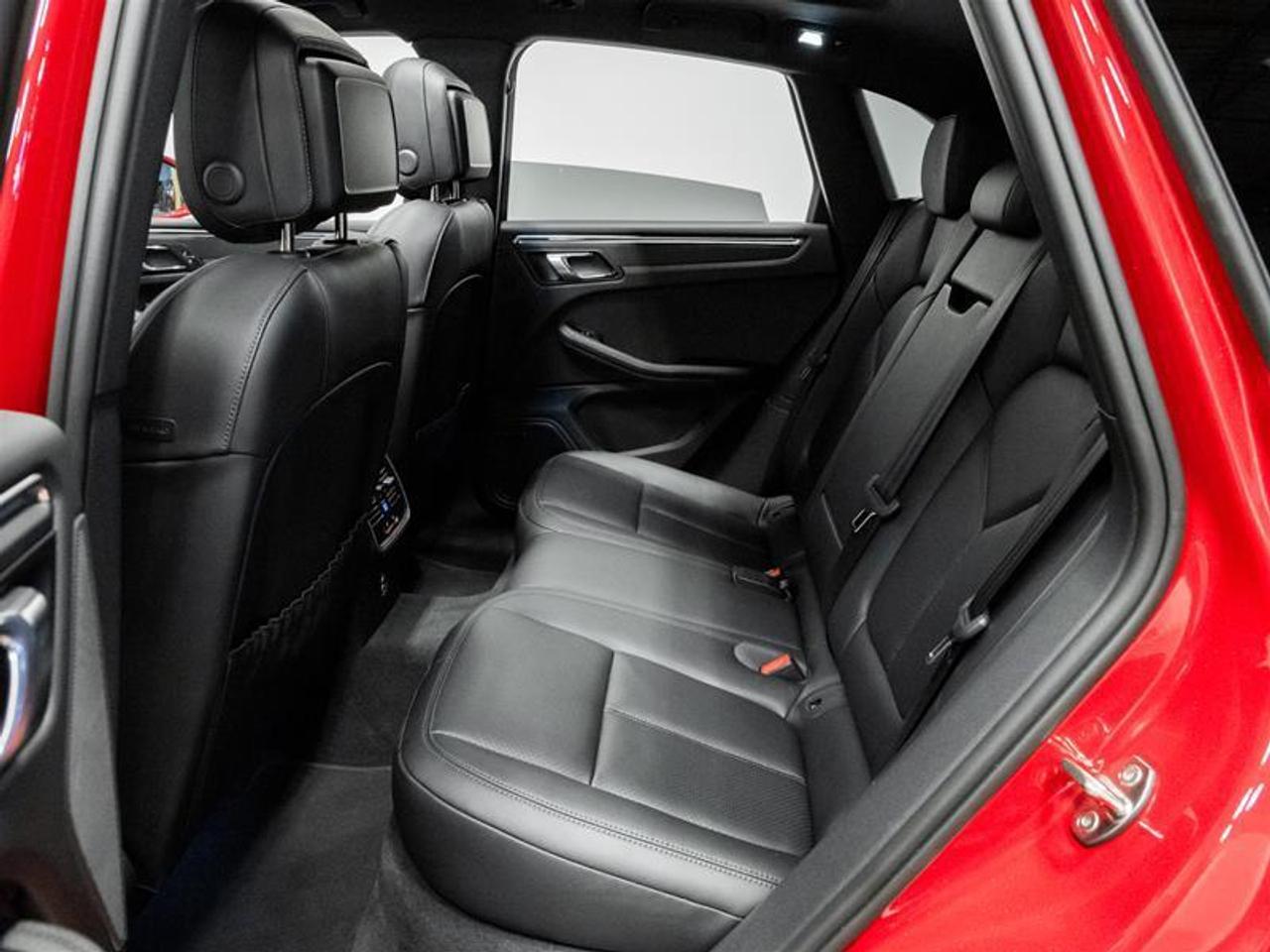 2025 Porsche Macan Base 4dr All-Wheel Drive Photo