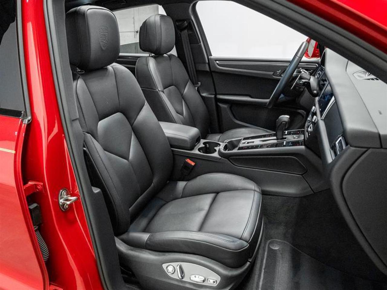 2025 Porsche Macan Base 4dr All-Wheel Drive Photo