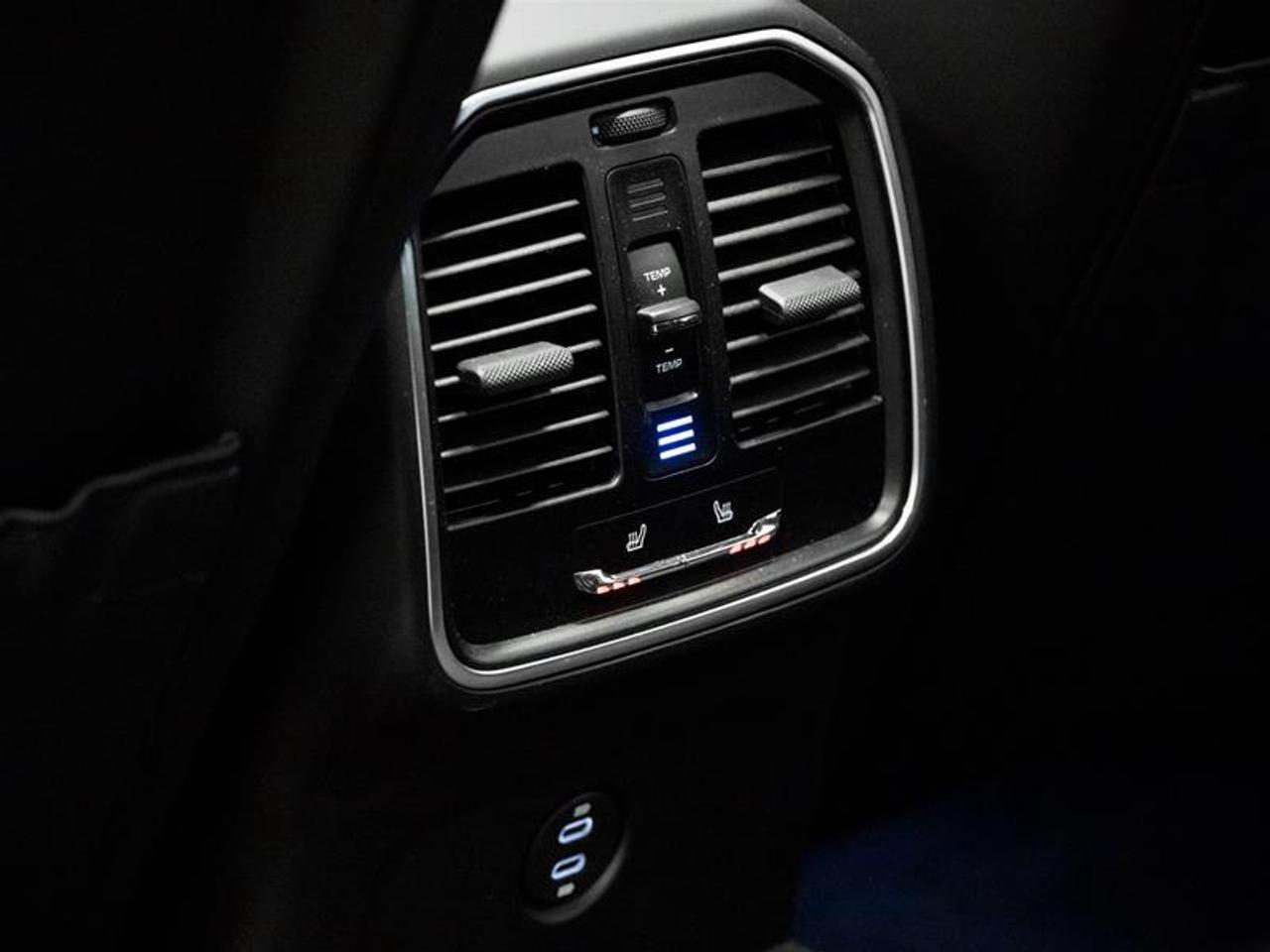 2025 Porsche Macan Base 4dr All-Wheel Drive Photo