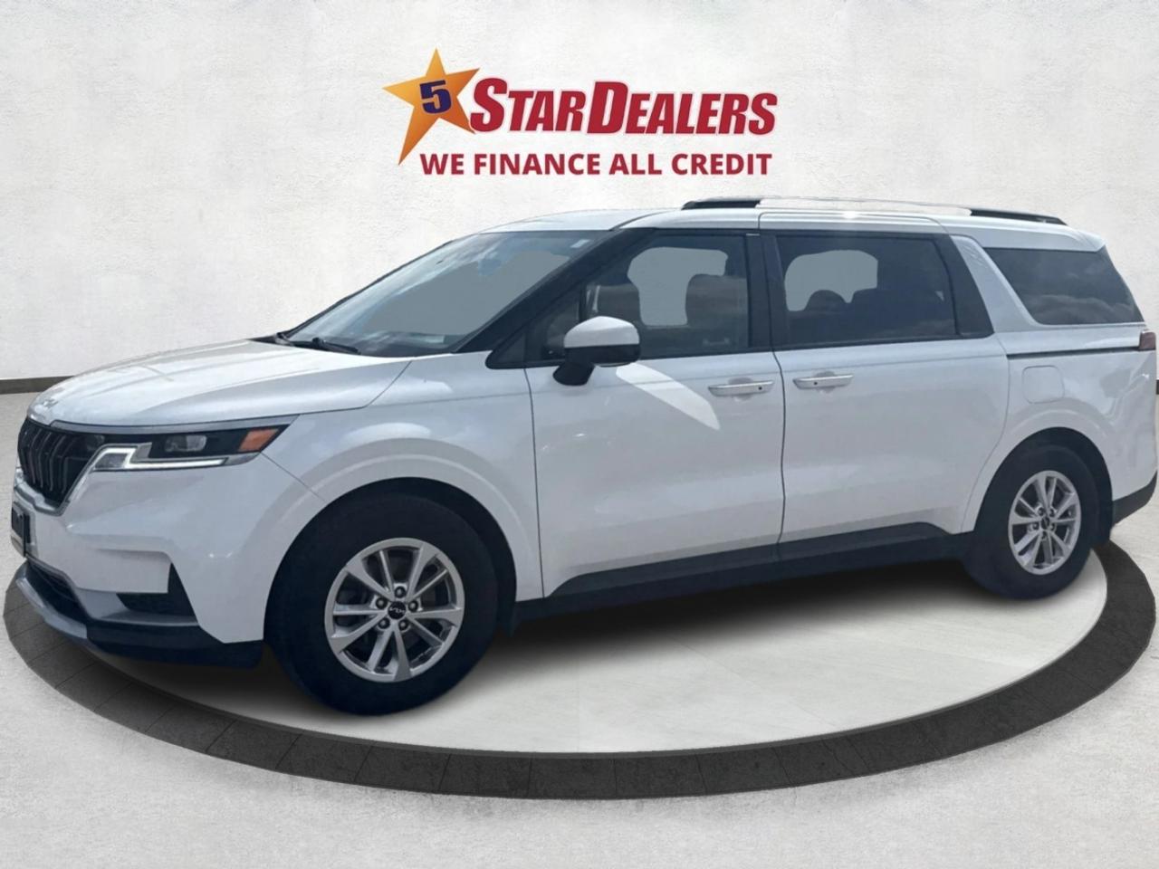 2022 Kia Carnival LX+ 8 PASS REAR CAM WE FINANCE ALL CREDIT Photo