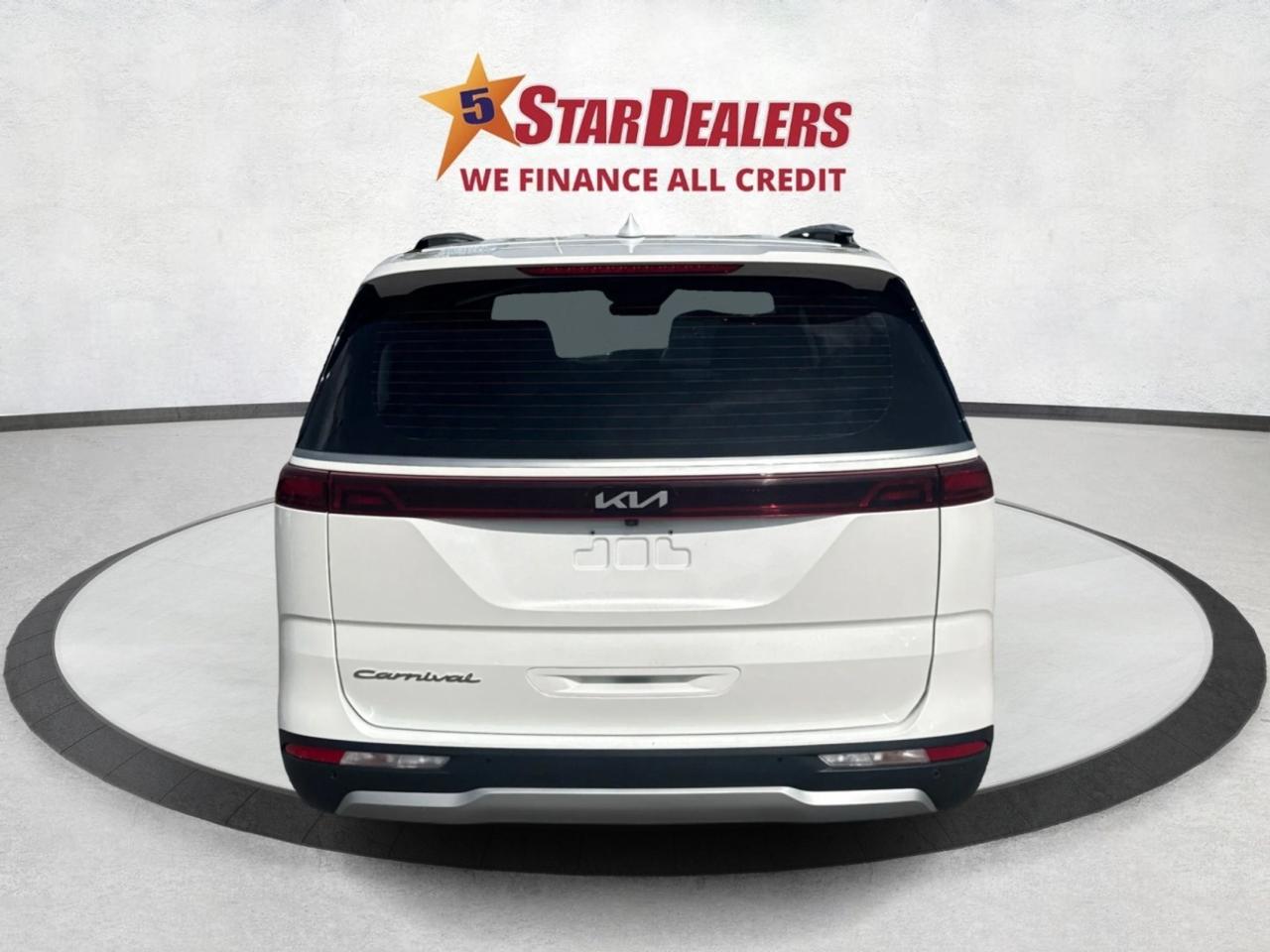 2022 Kia Carnival LX+ 8 PASS REAR CAM WE FINANCE ALL CREDIT Photo