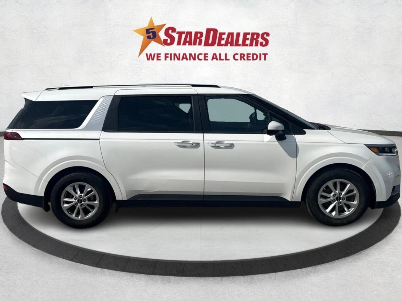 2022 Kia Carnival LX+ 8 PASS REAR CAM WE FINANCE ALL CREDIT Photo
