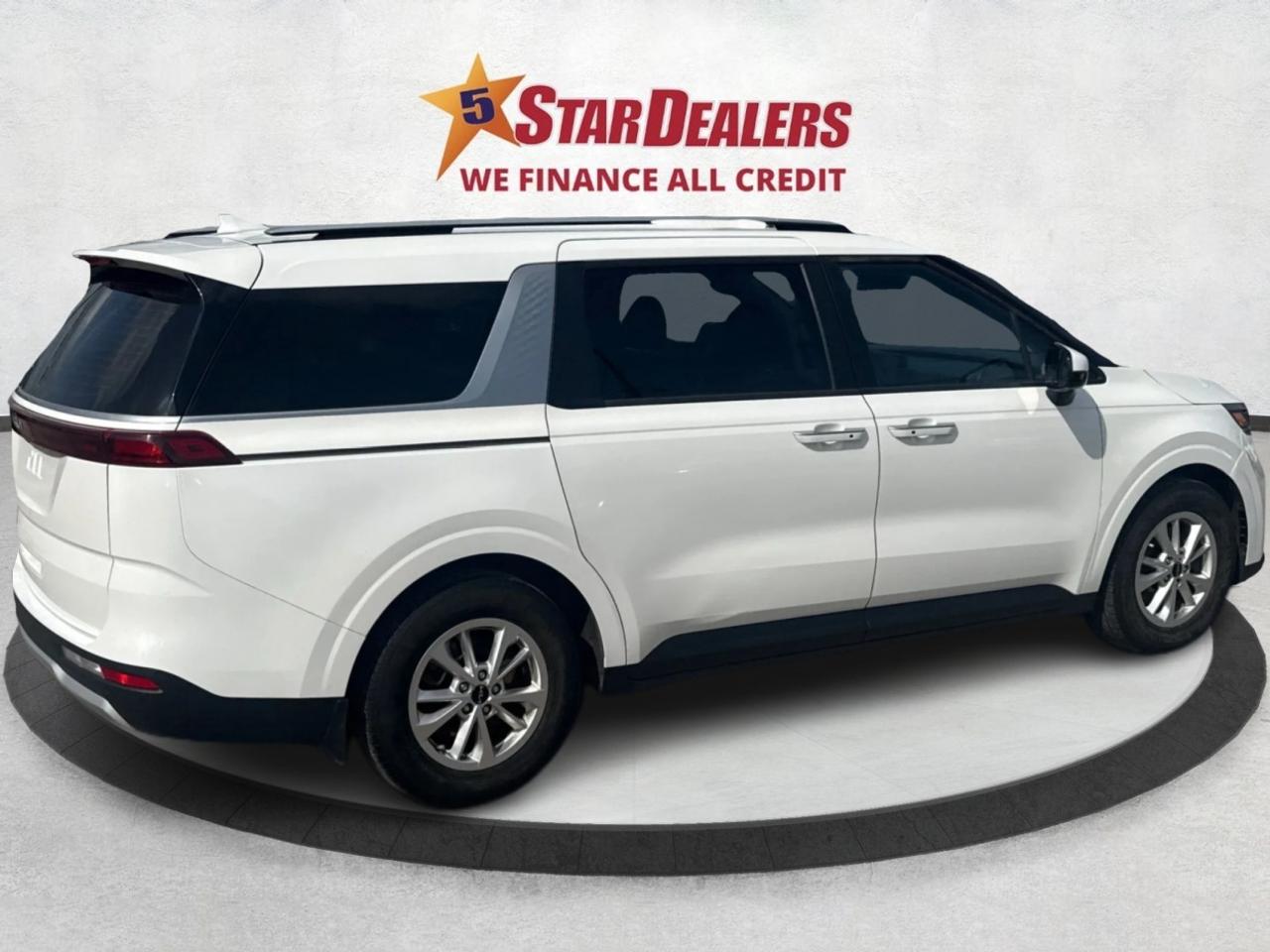 2022 Kia Carnival LX+ 8 PASS REAR CAM WE FINANCE ALL CREDIT Photo