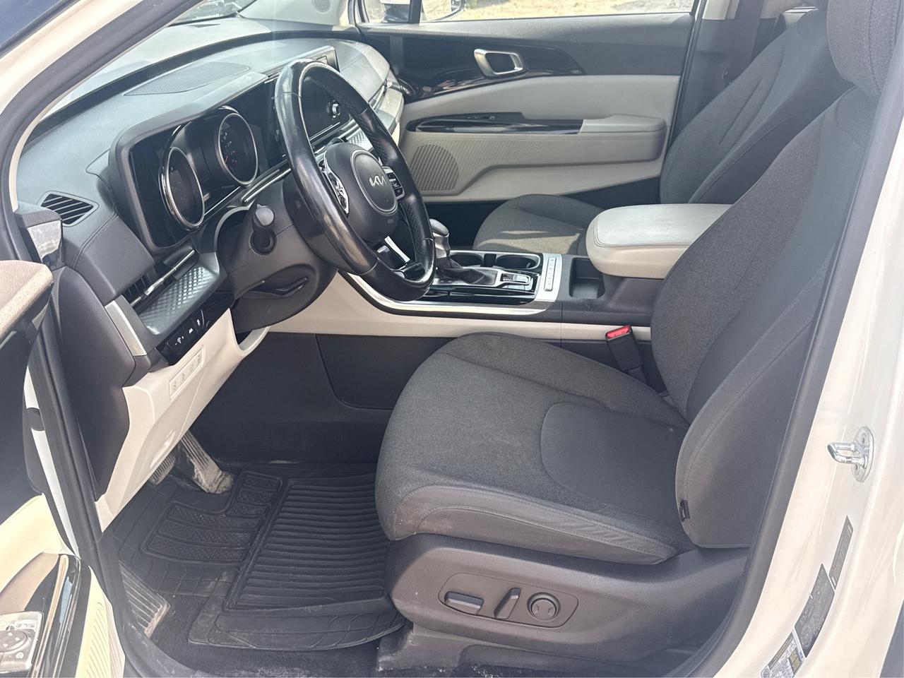 2022 Kia Carnival LX+ 8 PASS REAR CAM WE FINANCE ALL CREDIT Photo