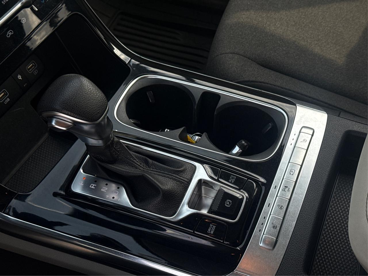 2022 Kia Carnival LX+ 8 PASS REAR CAM WE FINANCE ALL CREDIT Photo
