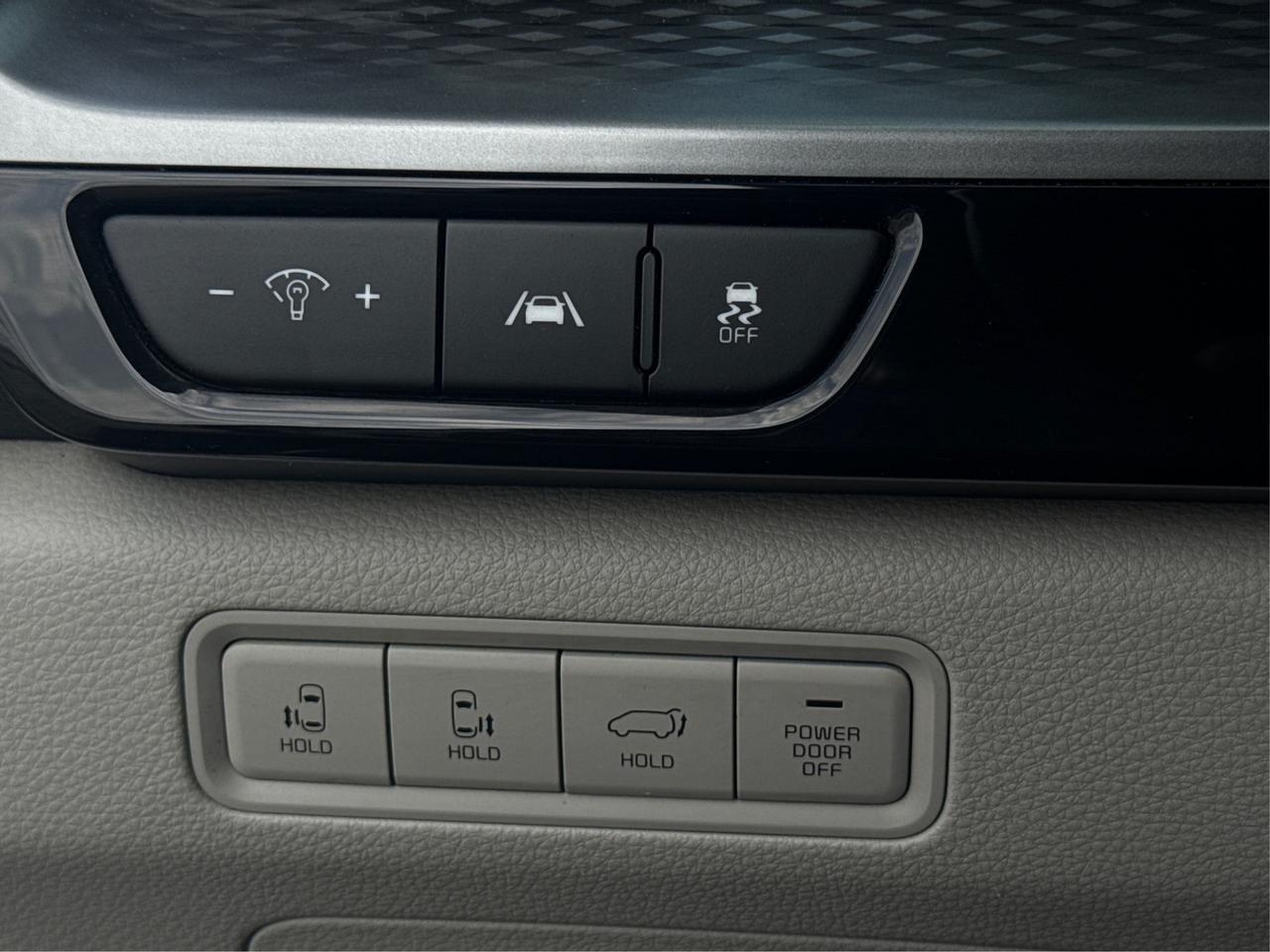 2022 Kia Carnival LX+ 8 PASS REAR CAM WE FINANCE ALL CREDIT Photo