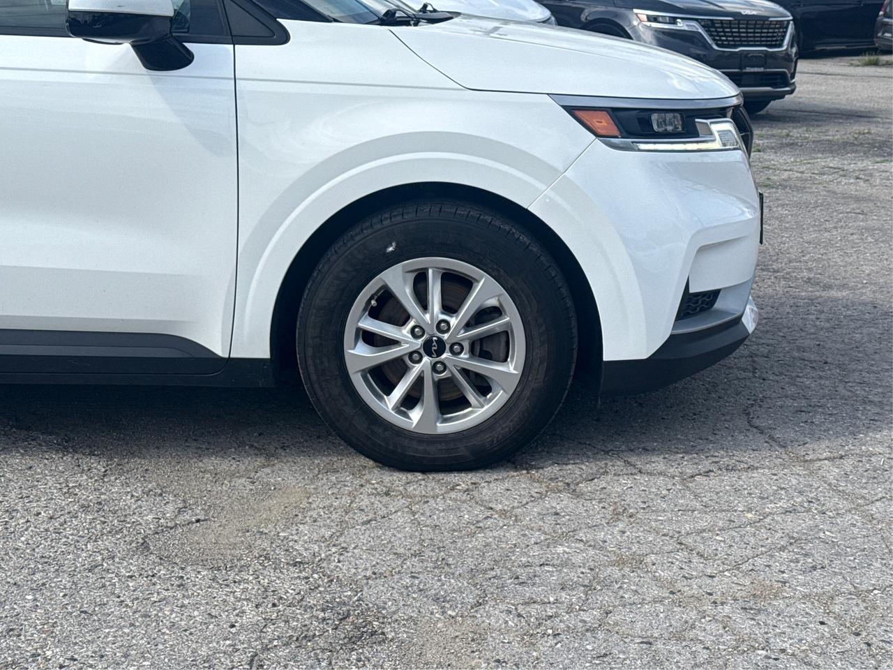 2022 Kia Carnival LX+ 8 PASS REAR CAM WE FINANCE ALL CREDIT Photo
