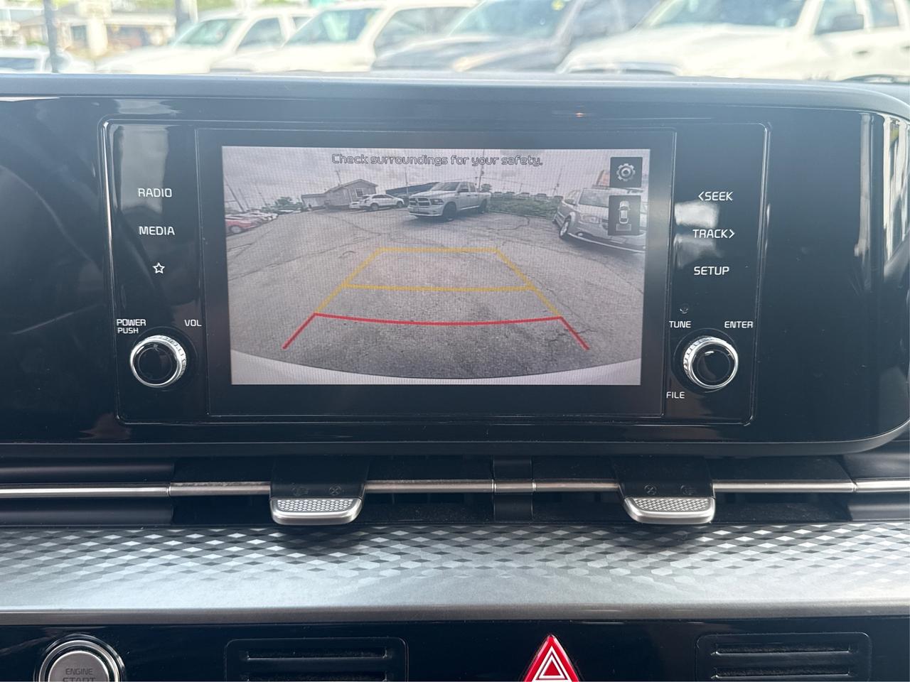2022 Kia Carnival LX+ 8 PASS REAR CAM WE FINANCE ALL CREDIT Photo