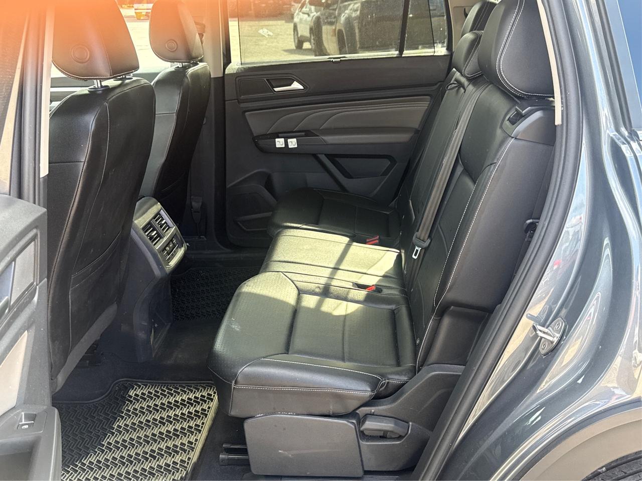 2022 Volkswagen Atlas 7 PASS LEATHER HEATED SEATS WE FINANCE ALL CREDIT Photo