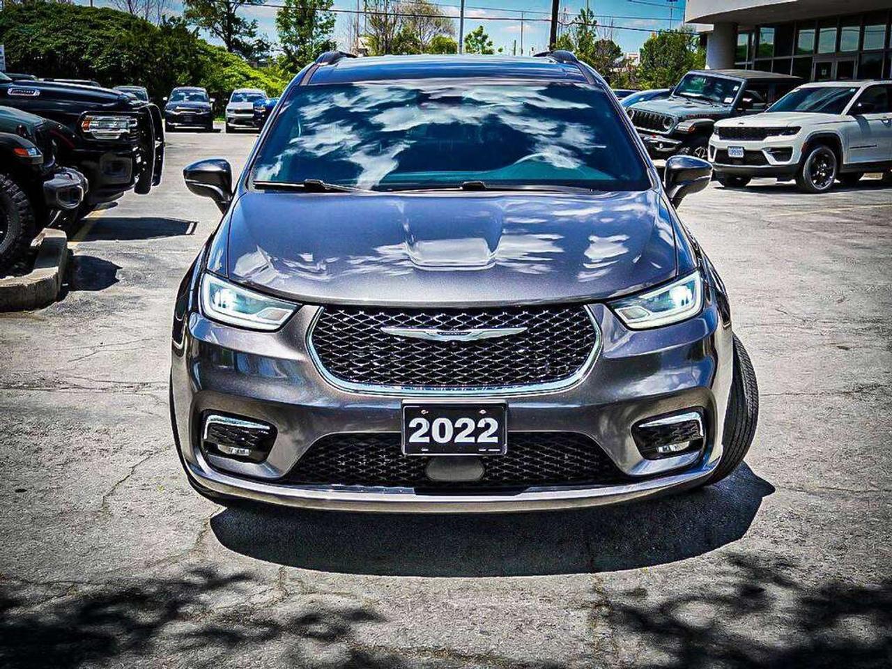 2022 Chrysler Pacifica  Photo2
