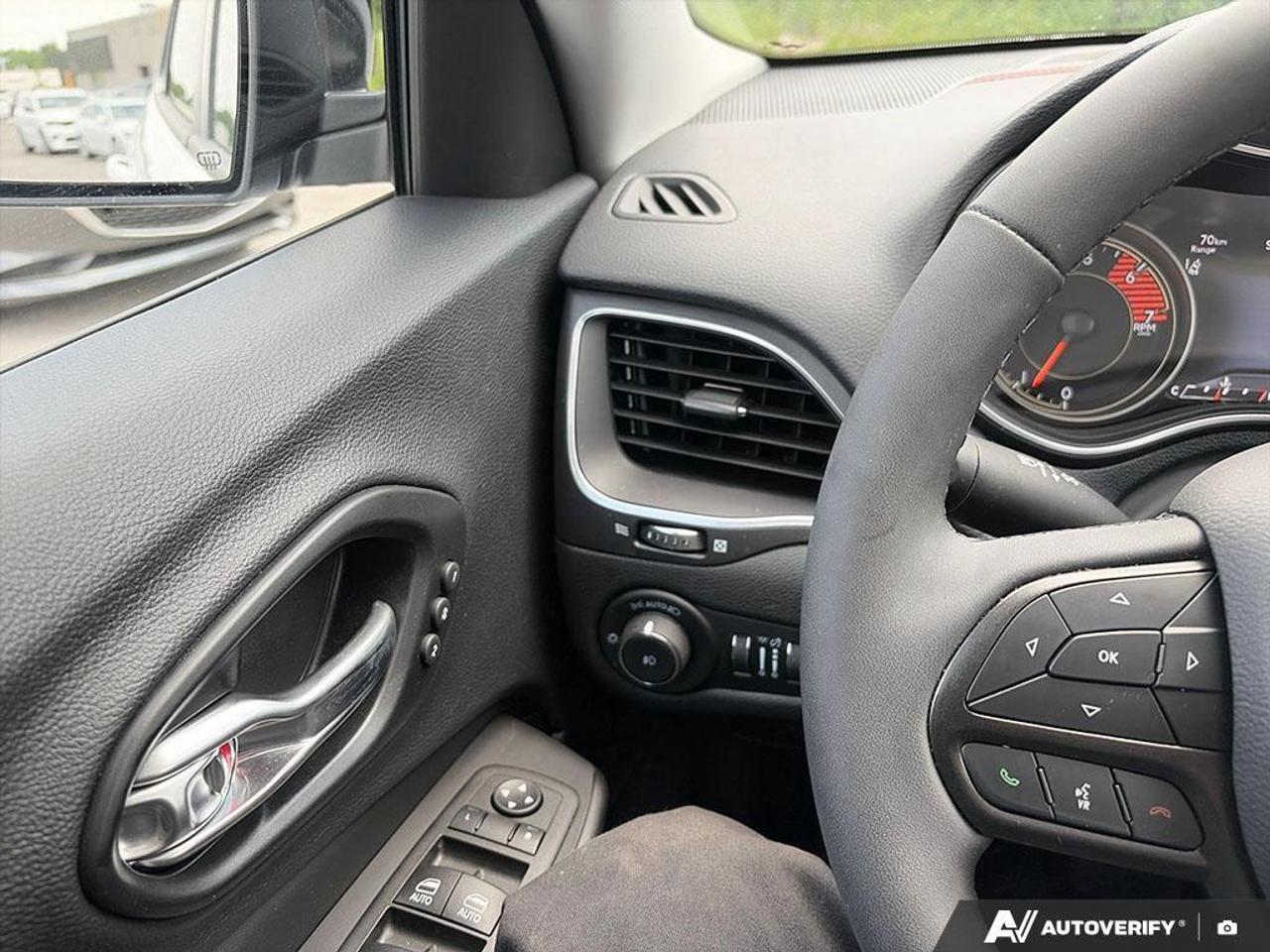 2023 Jeep Cherokee Trailhawk 4dr 4x4 Photo
