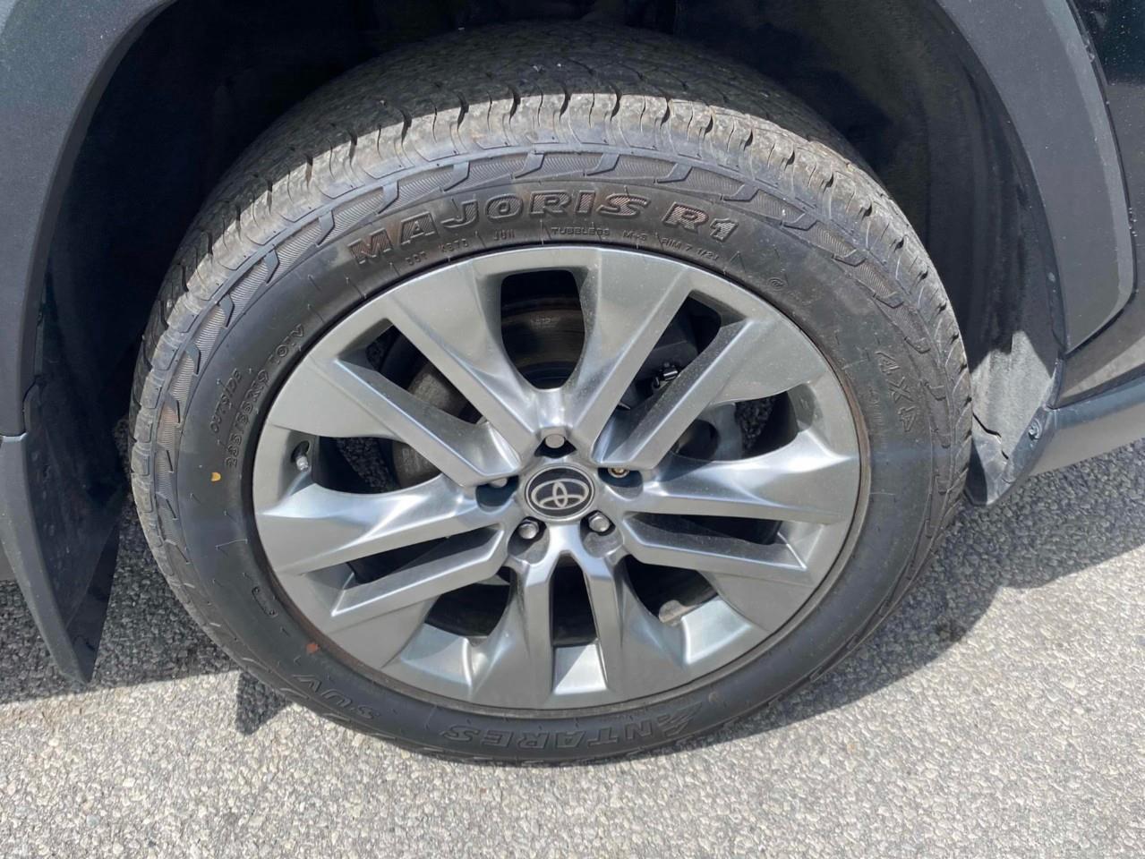 2023 Toyota RAV4 XLE 4dr All-wheel Drive Photo