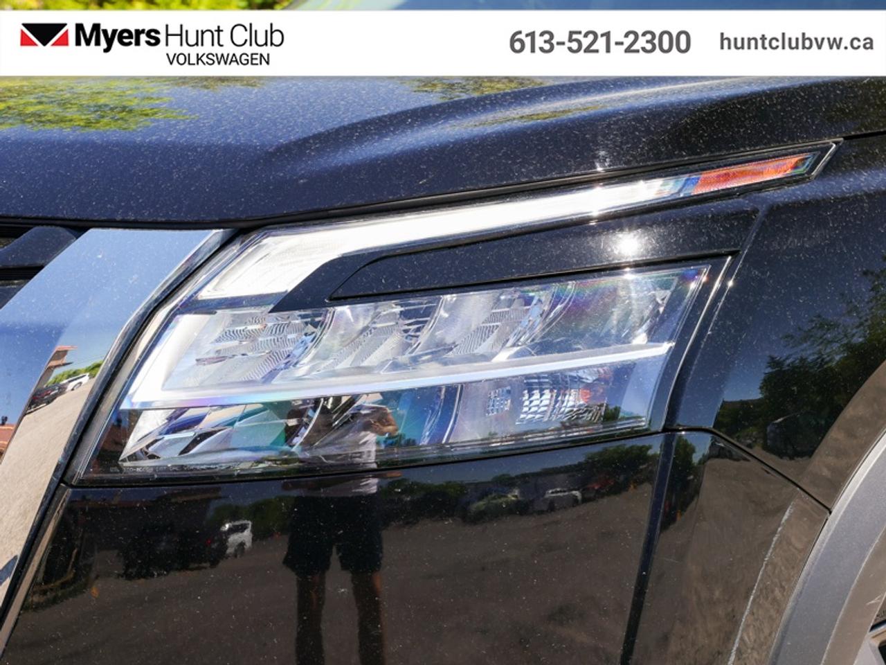 2022 Nissan Pathfinder SL Photo