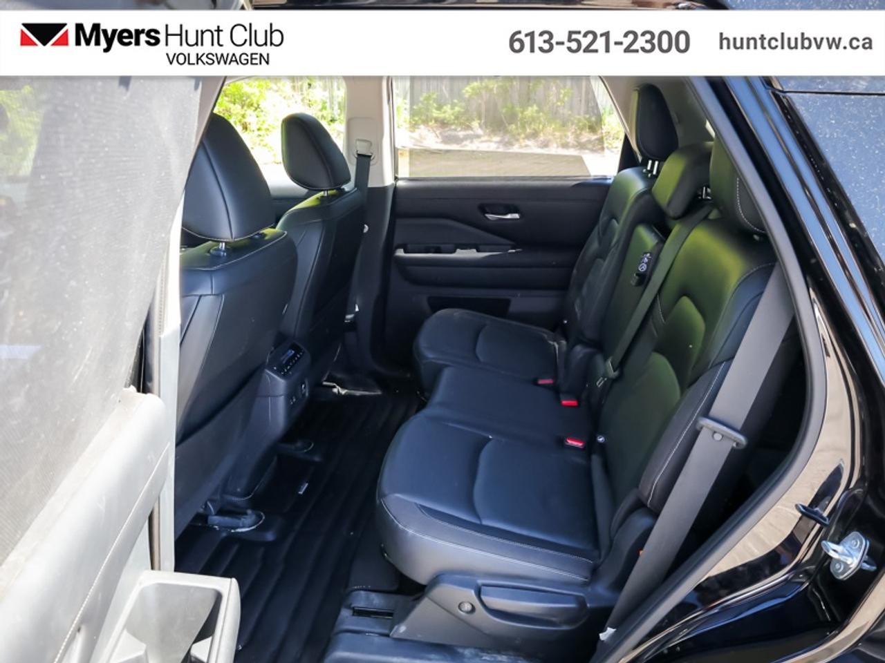 2022 Nissan Pathfinder SL Photo