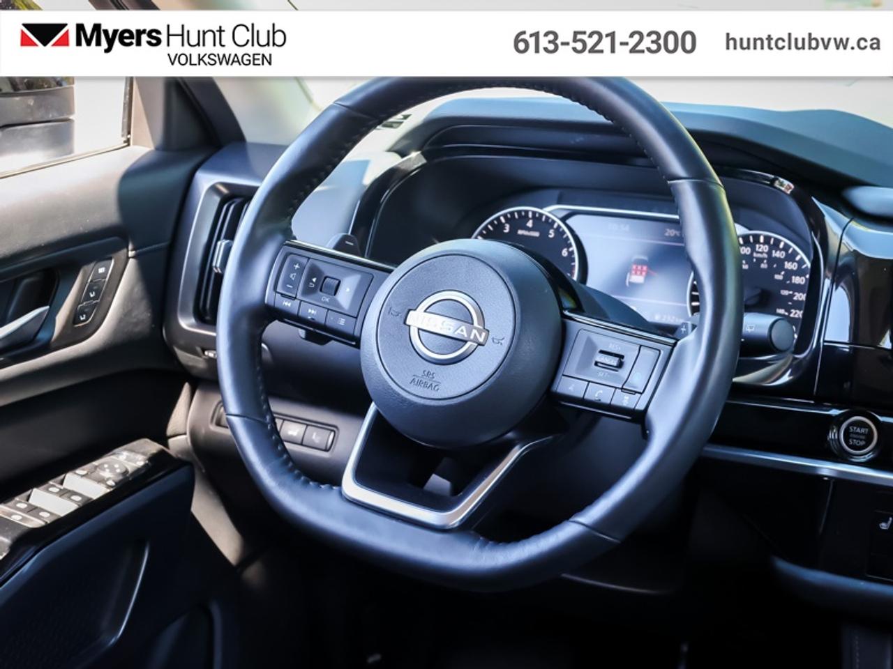 2022 Nissan Pathfinder SL Photo