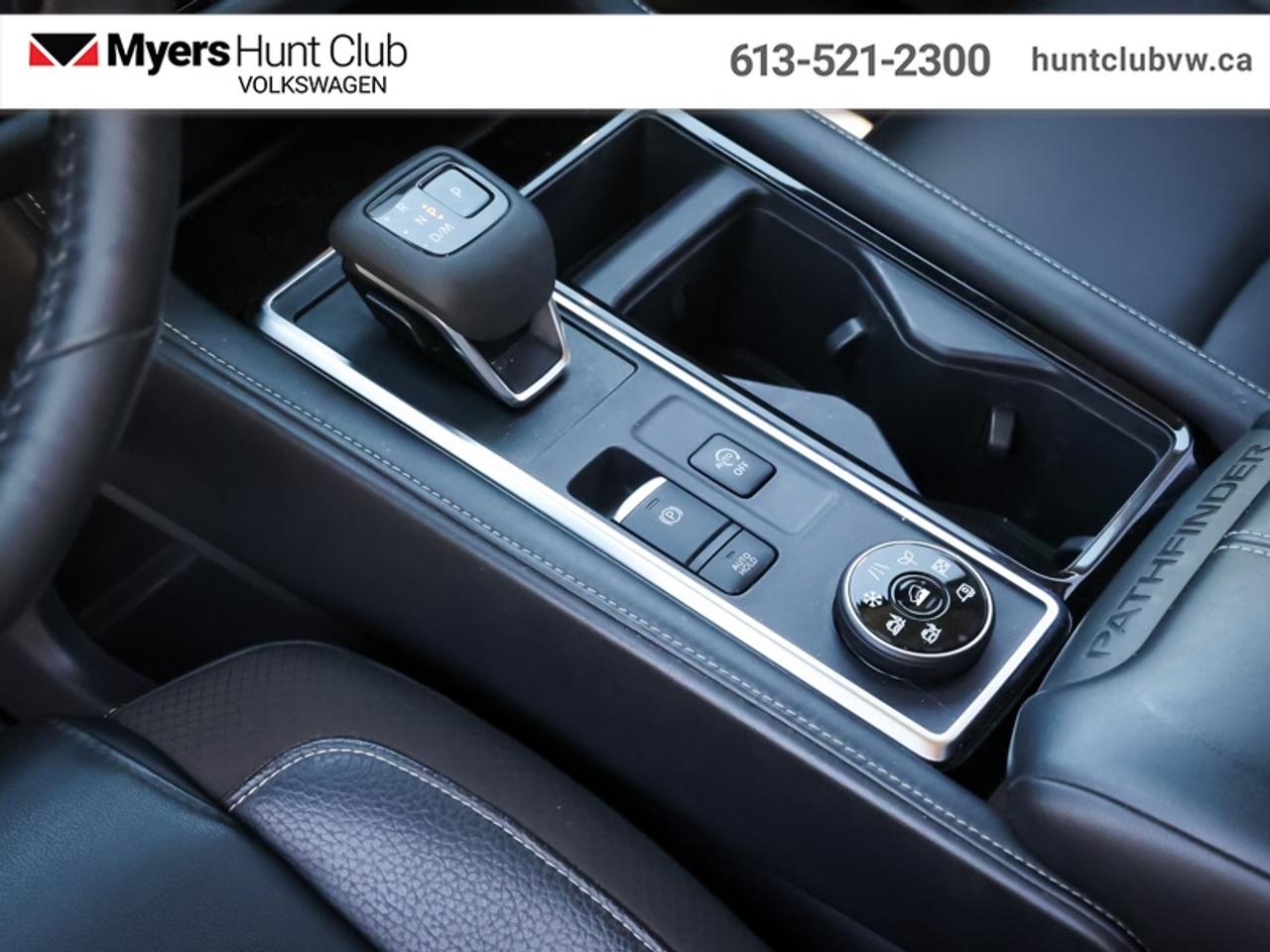 2022 Nissan Pathfinder SL Photo