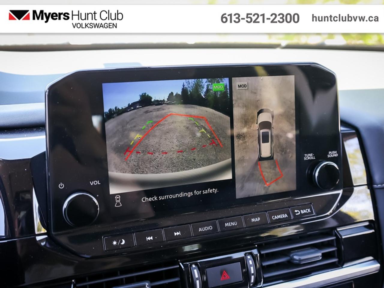 2022 Nissan Pathfinder SL Photo