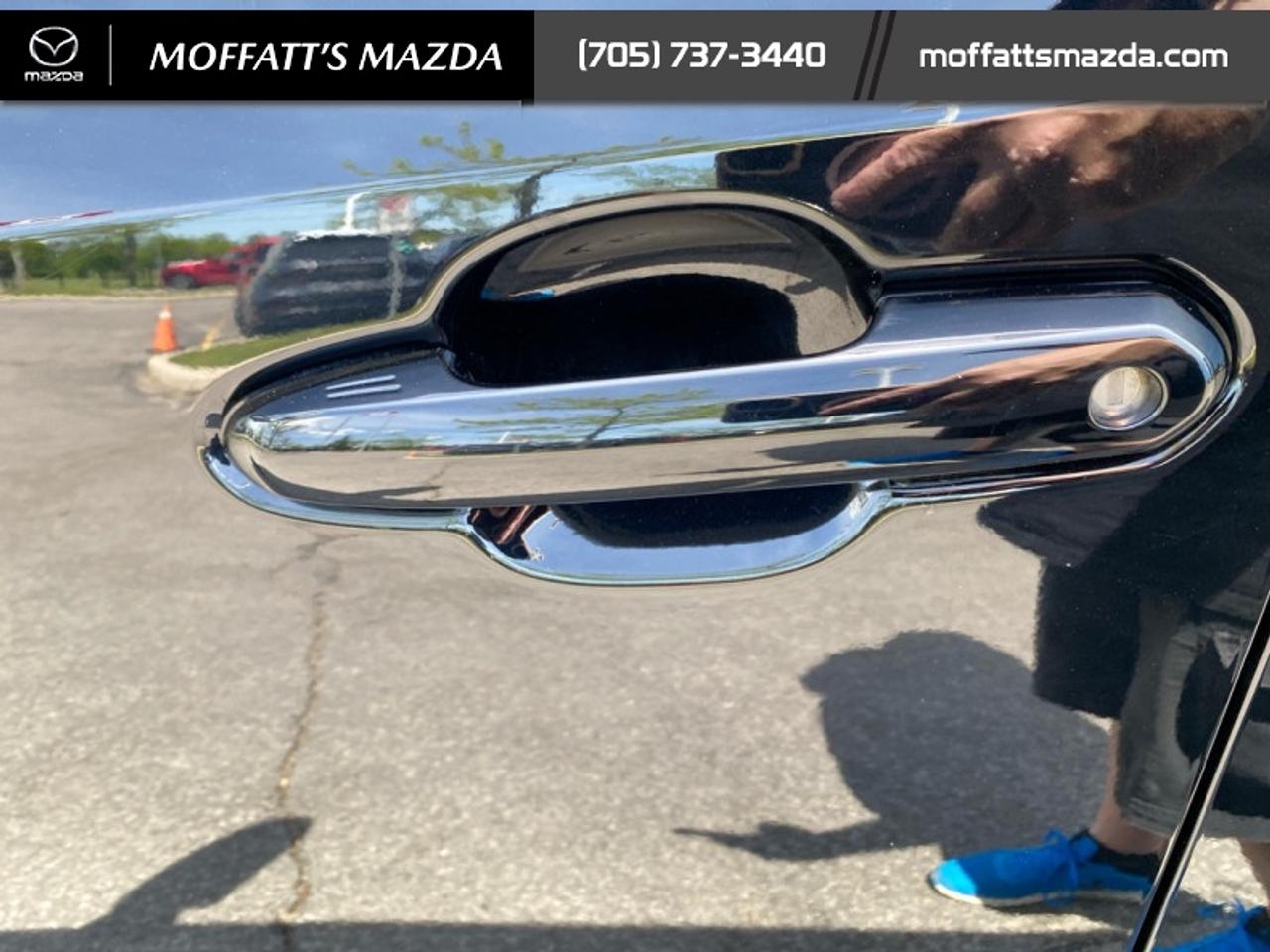 2024 Toyota RAV4 Hybrid SE Photo