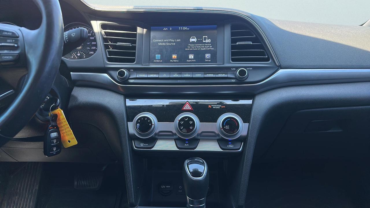 2020 Hyundai Elantra Preferred IVT Photo