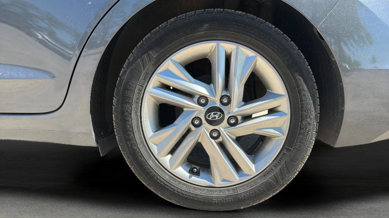2020 Hyundai Elantra Preferred IVT Photo