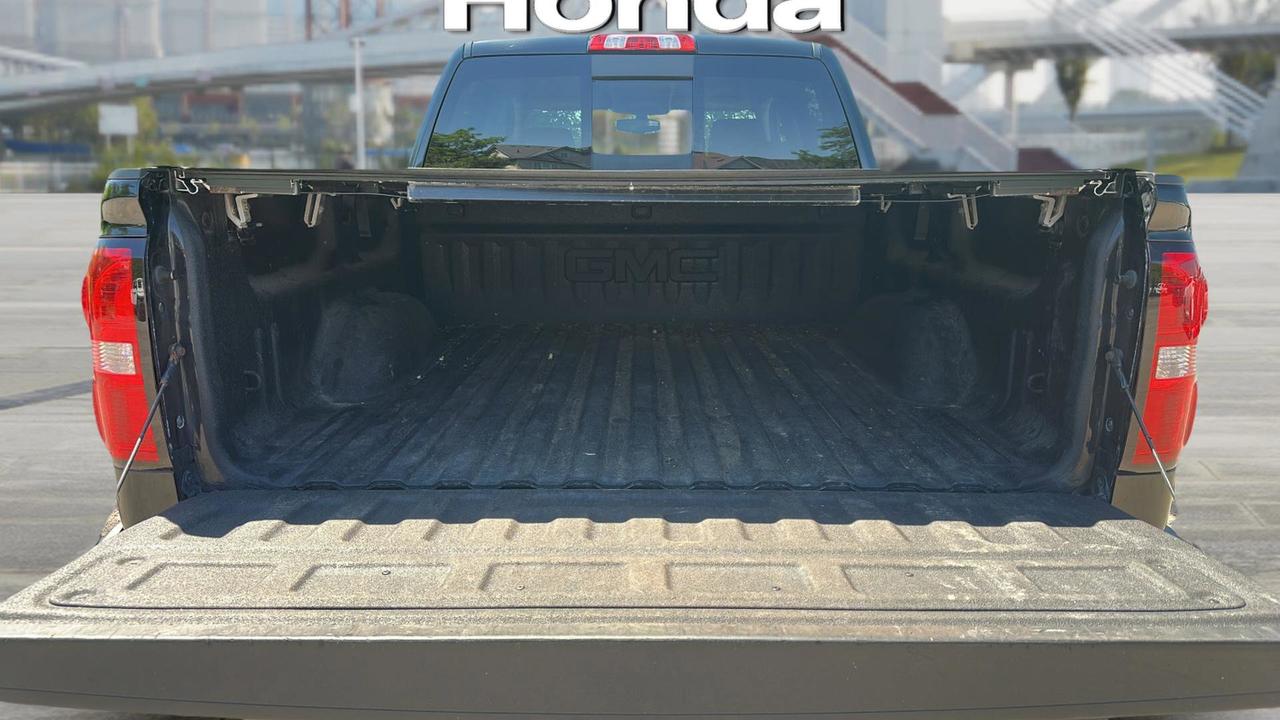 2017 GMC Sierra 1500 4WD Crew Cab 143.5  SLE Photo