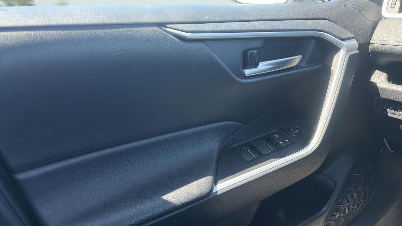 2025 Toyota RAV4 XLE AWD Photo
