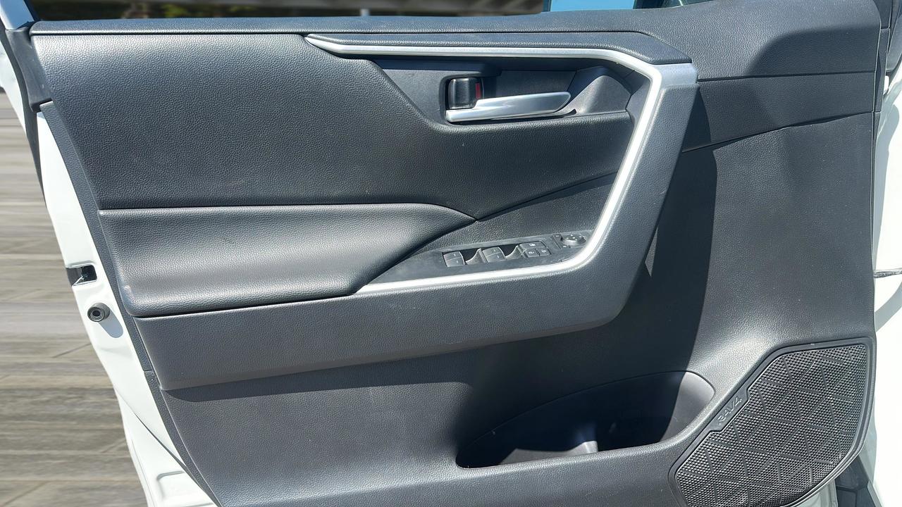 2025 Toyota RAV4 XLE AWD Photo