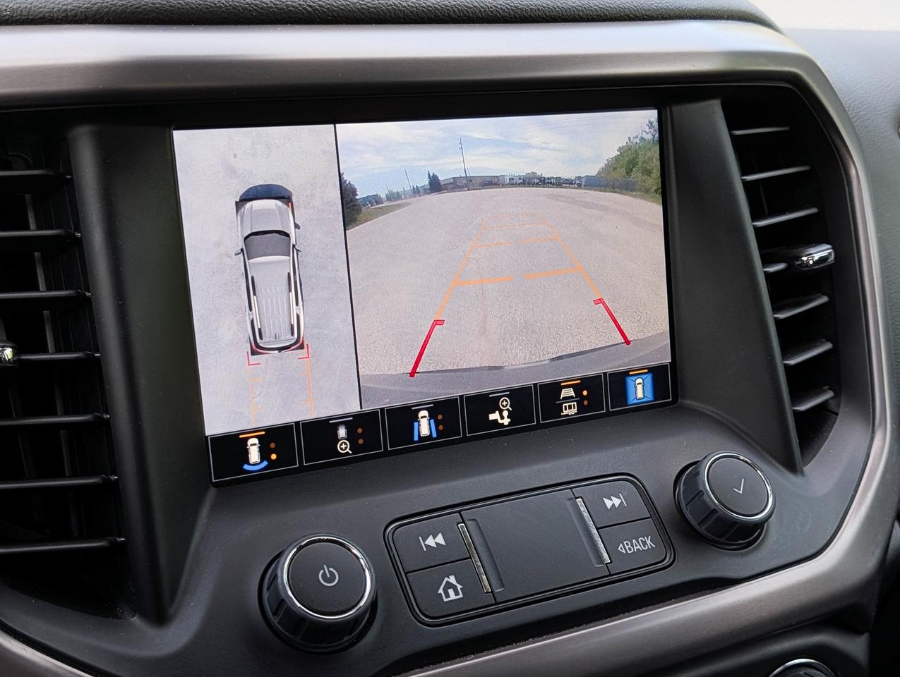 2023 GMC Acadia AT4 Photo
