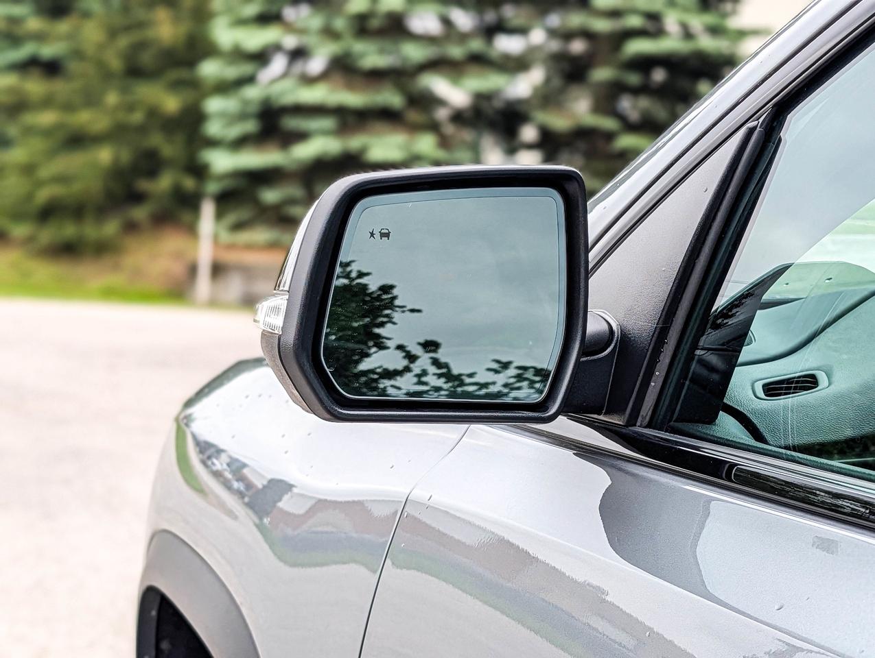 2023 GMC Acadia AT4 Photo
