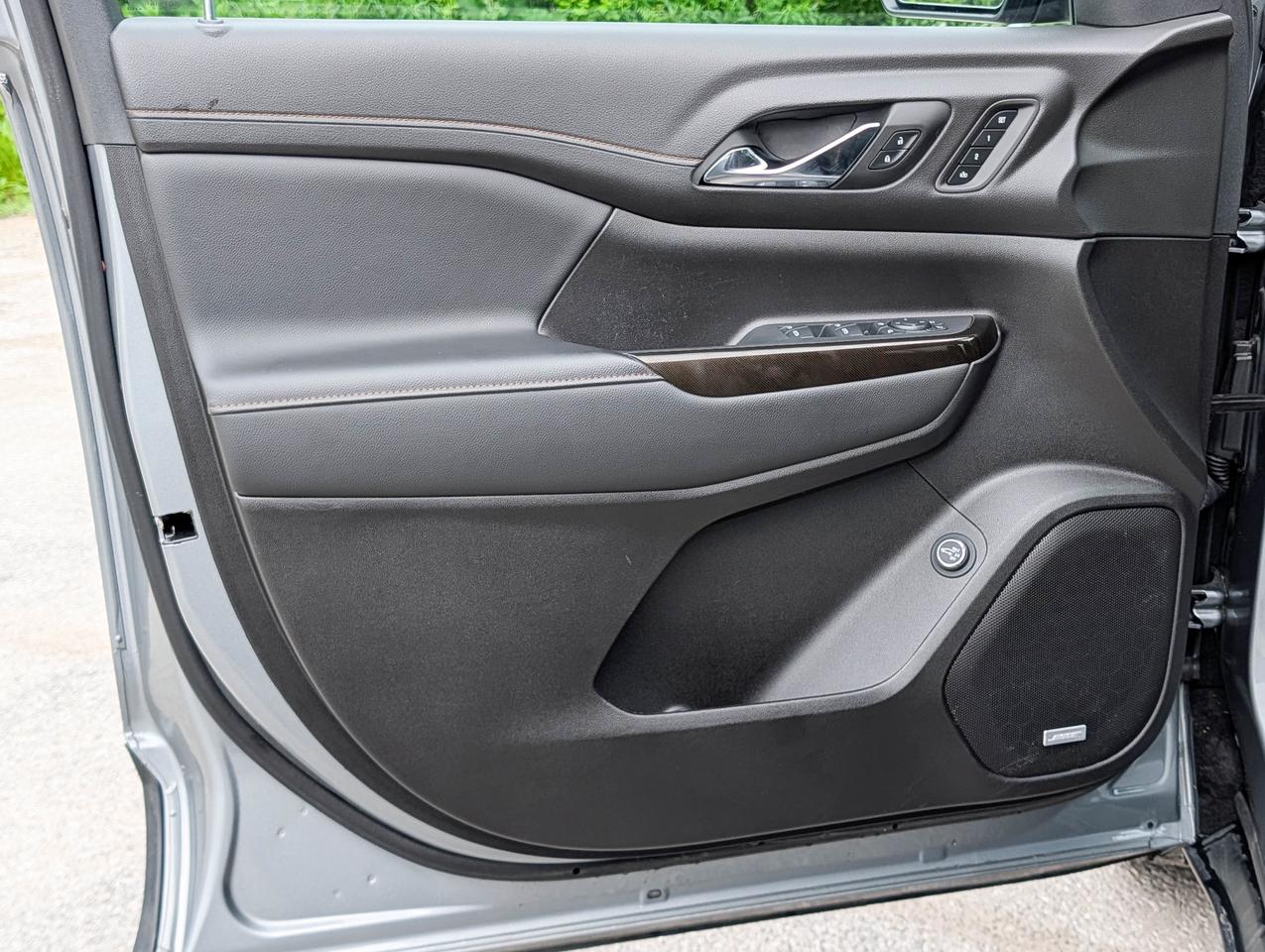 2023 GMC Acadia AT4 Photo