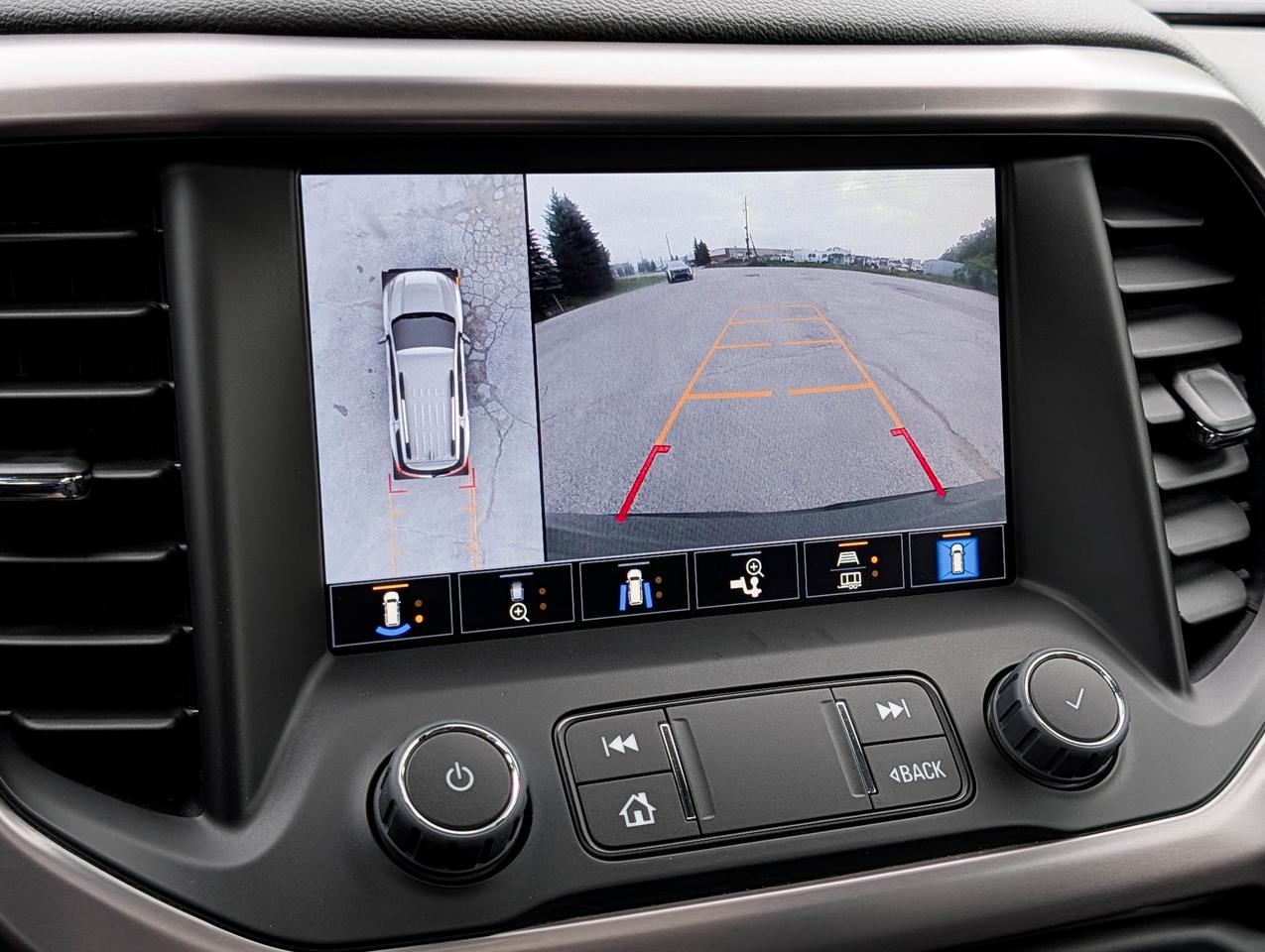 2023 GMC Acadia AT4 Photo