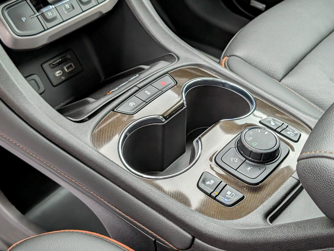 2023 GMC Acadia AT4 Photo