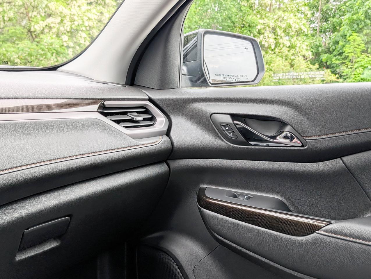 2023 GMC Acadia AT4 Photo