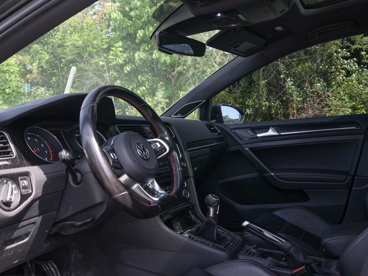 2017 Volkswagen Golf GTI Performance Photo