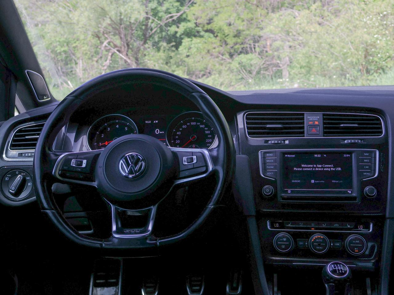 2017 Volkswagen Golf GTI Performance Photo