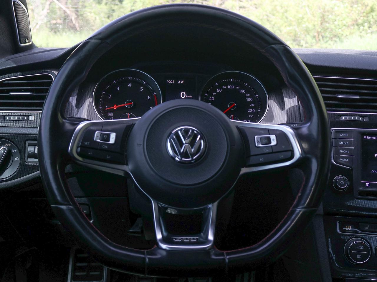 2017 Volkswagen Golf GTI Performance Photo