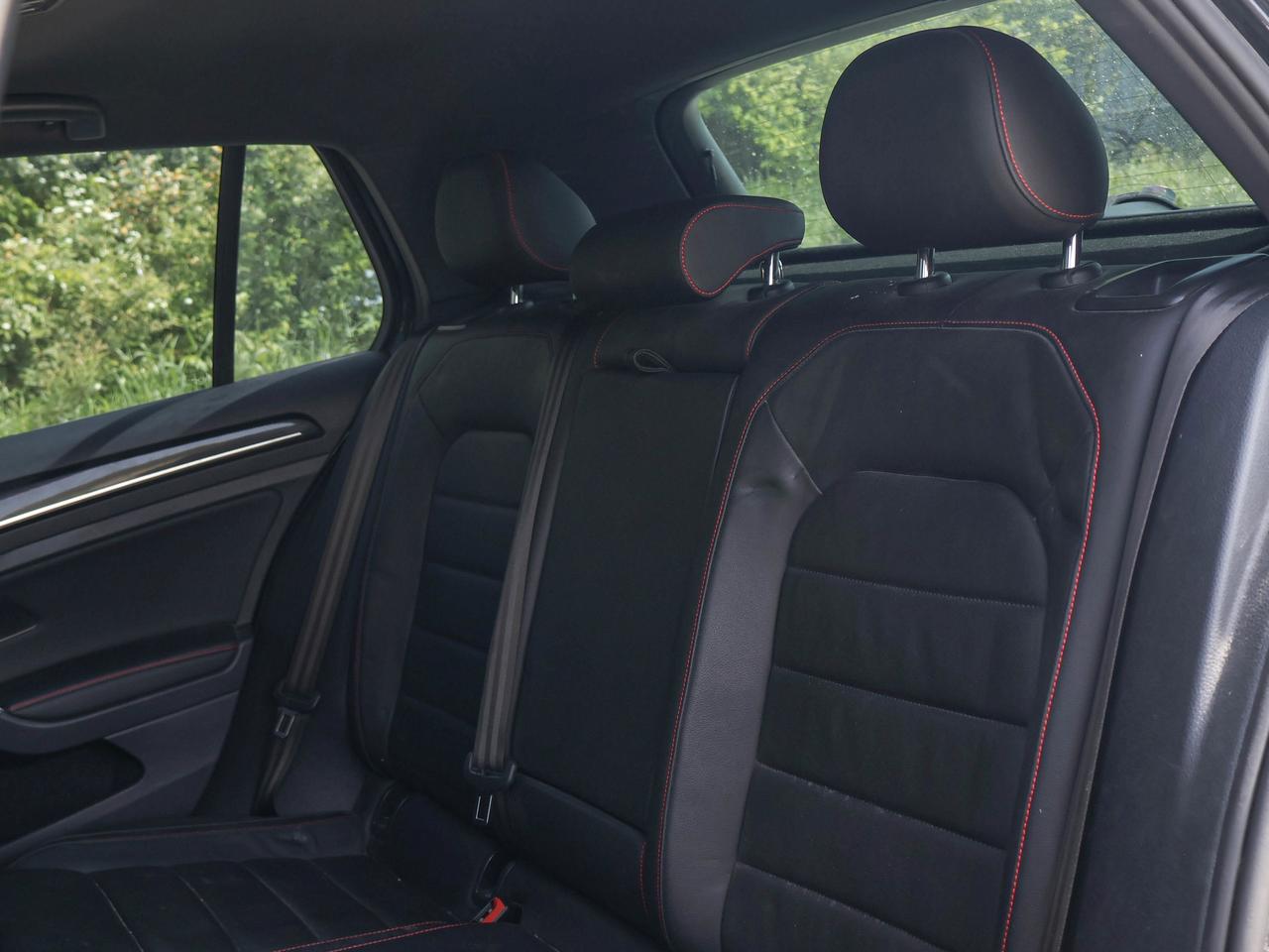 2017 Volkswagen Golf GTI Performance Photo