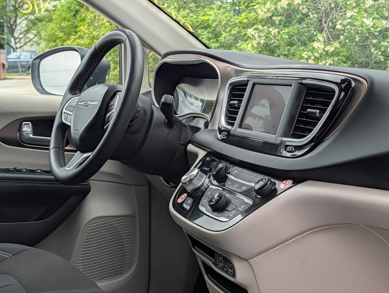 2024 Chrysler Grand Caravan SXT Photo