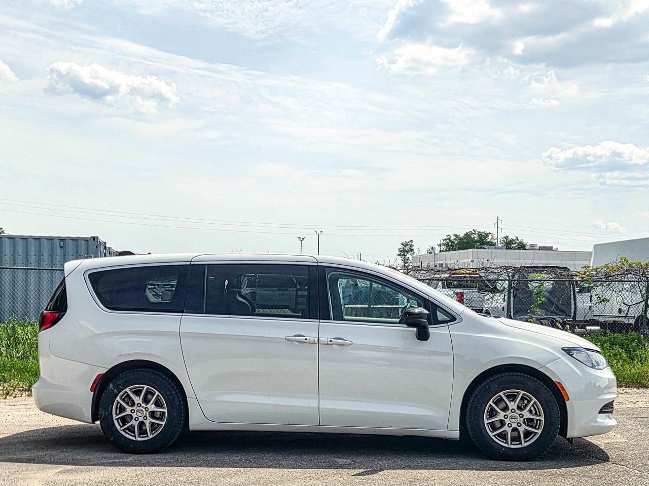 2024 Chrysler Grand Caravan SXT Photo