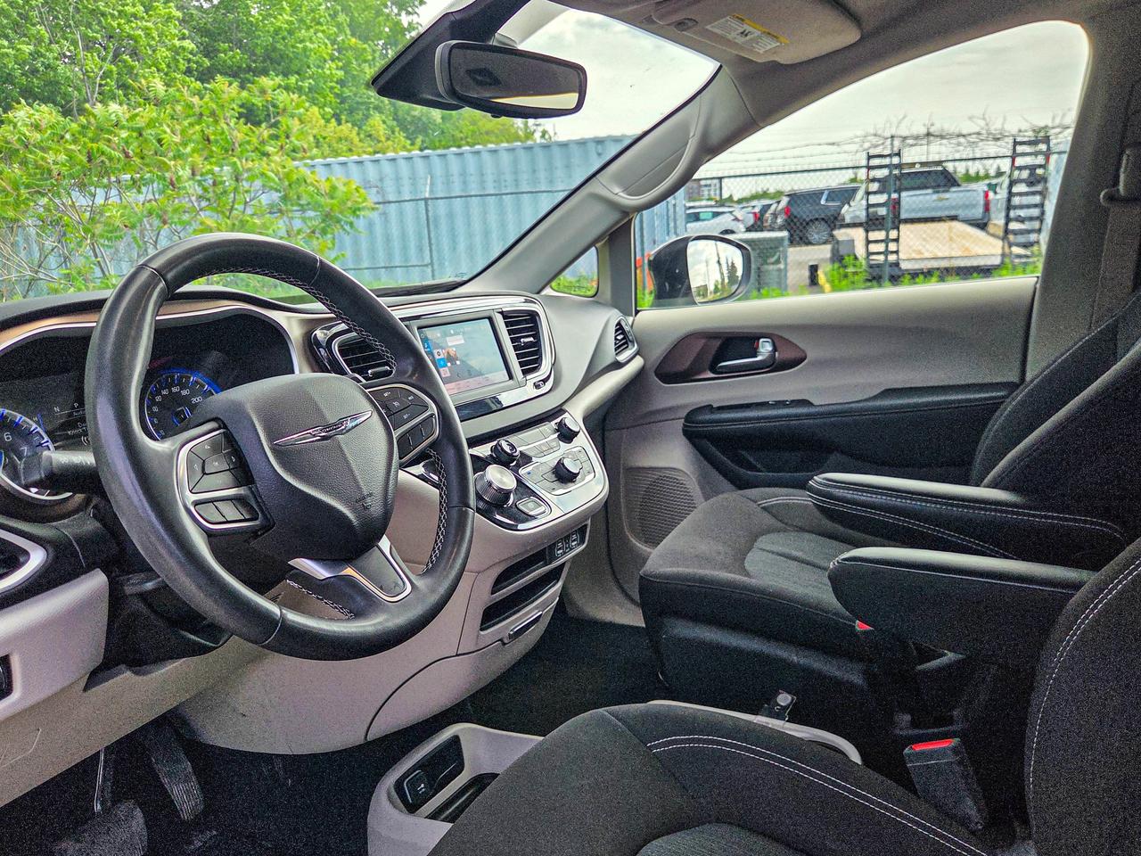 2024 Chrysler Grand Caravan SXT Photo